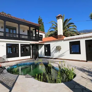https://villa-escondida.in-canary-islands.com